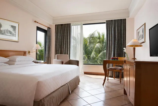 غرفة ديلوكس بسرير كينج بشرفة، Hyatt Regency Yogyakarta 1/4
