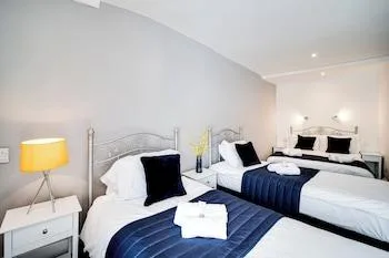 غرفة رباعية بأربعة أسرّة، The Beaufort Hotel 1/1
