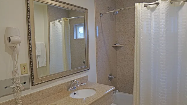 جناح عائلي بسرير كينج، Redondo Inn and Suites 5/5