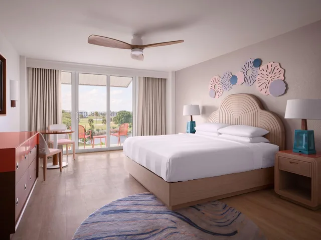 Guest Room, King Bed, Balcony, Resort Tower، Marriott Hutchinson Island Resort & Beach Villas, Golf & Marina 2/2