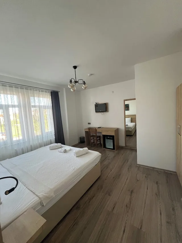 غرفة جونيور بسرير مزدوج بإطلالة على الفناء، Parli Hotel 6/10