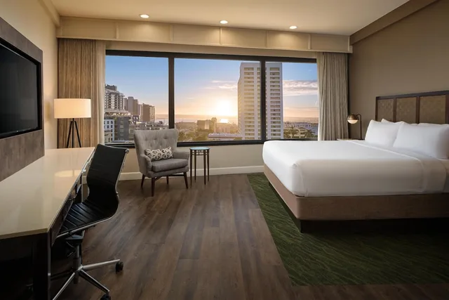Standard, King Bed, Bay View، The DEXTRO Little Italy, BW Premier Collection 2/5