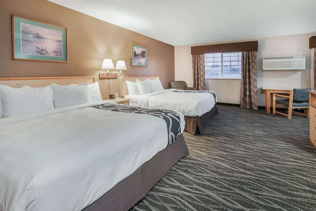 غرفة بسريرين كوين لذوي الإعاقة، La Quinta Inn & Suites by Wyndham Belgrade - Bozeman Airport 3/5