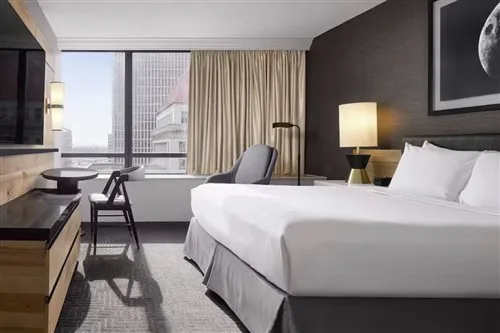 غرفة قياسية بسرير كينج، Hilton Portland Downtown 1/2