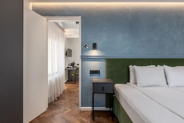 جناح بسرير كينج مع أريكة، Konventa Seta Hotel Keystone Collection 1/2