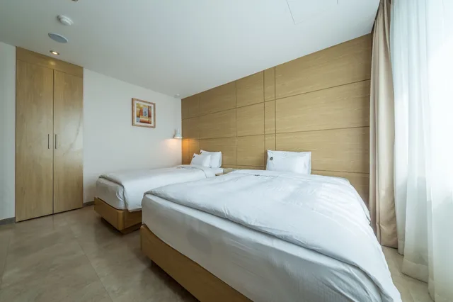 غرفة قياسية بسرير مزدوج وسرير فردي، Benikea The Bliss Hotel 1/5