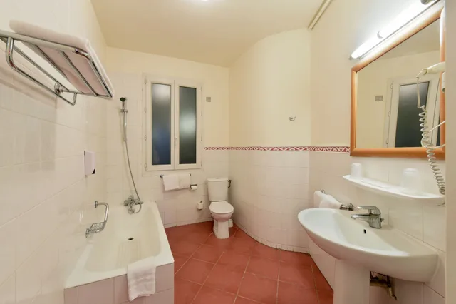 غرفة ثلاثية بسرير مزدوج وسرير فردي، Hotel Richmond 8/10