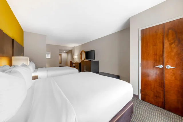 جناح بسرير كوين، Comfort Suites Miami Airport North 1/6