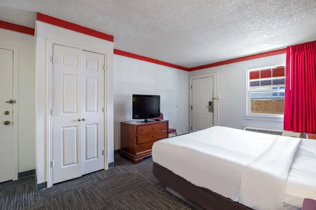 غرفة بسرير كينج، Americas Best Value Inn Denver 1/4