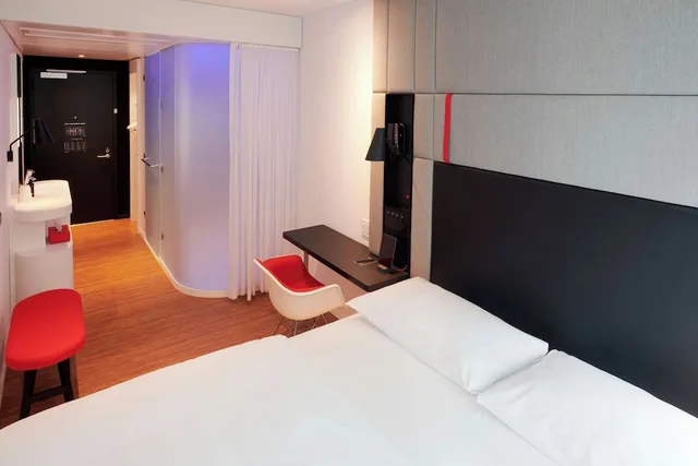 غرفة بريميوم بسرير كينج بإطلالة، citizenM Chicago Downtown hotel 3/5