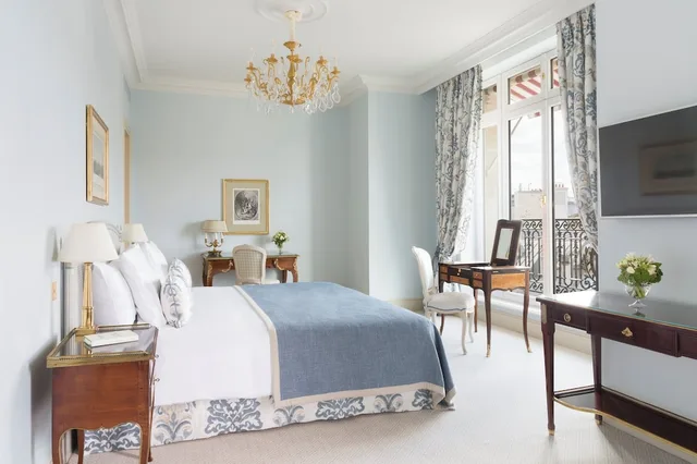 Junior Suite, King Bed, Skyline View، Le Bristol Paris 1/3