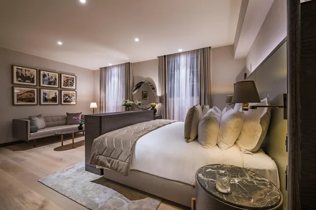 Collection, Suite, Stock Exchange Hotel 2/3