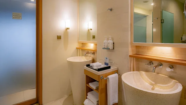Suite, King Bed, Garden View, Sofa, HOLIDAY INN RESORT BARUNA BALI 8/10