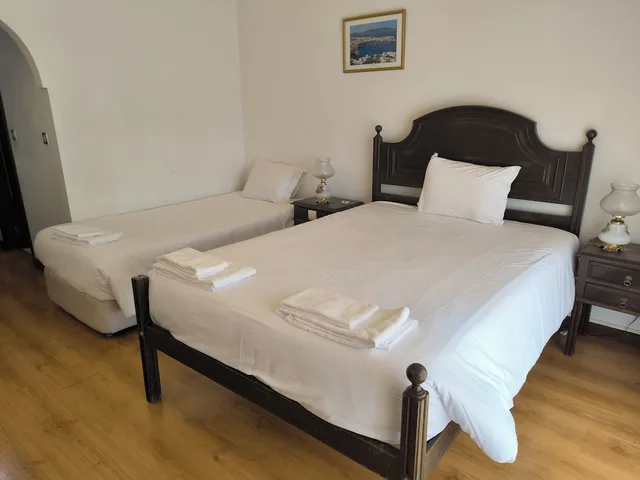غرفة قياسية ثلاثية بثلاثة أسرّة بحمام خاص، HOTEL MIRA SERRA 1/3
