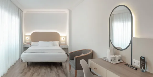 غرفة مفردة بإطلالة على المدينة بشرفة، Hotel RH Victoria and Spa 1/3