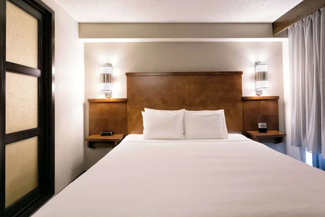 غرفة بسرير كينج مع أريكة في طابق مرتفع، Hyatt Place Nashville/Franklin/Cool Springs 6/10
