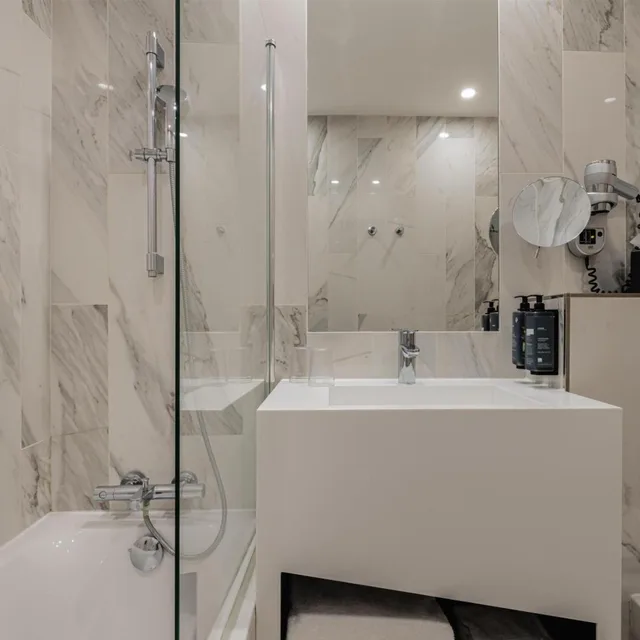 Room, Twin Beds, Best Western Plus Hotel Comedie Saint-Roch 5/10