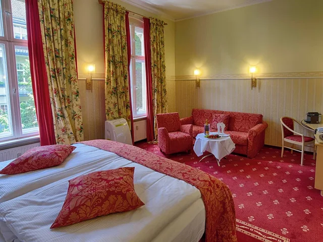 غرفة غراند كلاسيكية بسرير كوين وسرير فردي، HOTEL AUGUSTA 1/6