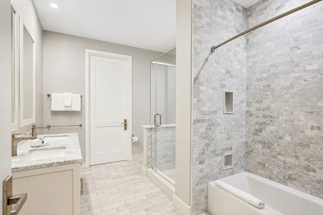 2 Bedrooms, 2 King Beds, Two Story, Sofa، Factors Row by Sextant 4/6