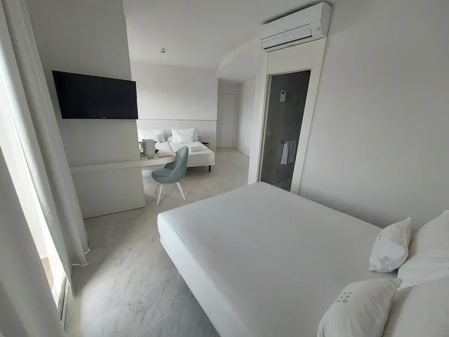 غرفة متصلة كومفورت عائلية بإطلالة على المسبح بشرفة، Hotel Aromar 1/5