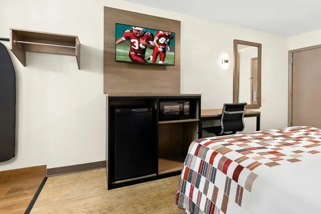 غرفة ديلوكس بسرير كوين للمدخنين، Red Roof Inn Rock Hill 5/9