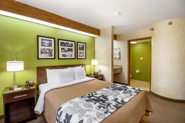غرفة قياسية بسرير كوين، Sleep Inn Sioux Falls Airport, SD 2/4