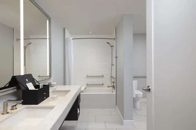 Suite, King Bed, Accessible, Sunsuites Villas at Sunseeker Resort, Curio by Hilton 5/5