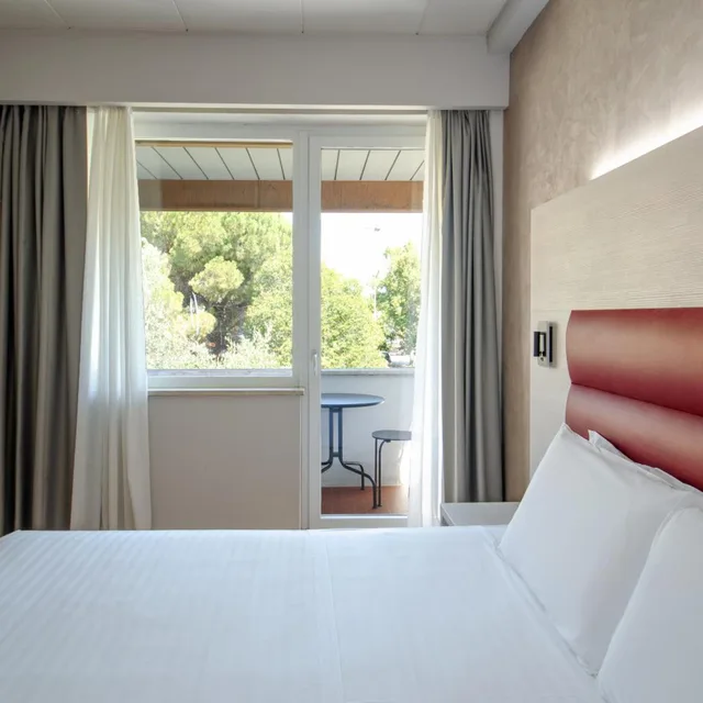 غرفة بسرير كينج بشرفة، PALACE DEL CONERO HOTEL 8/10