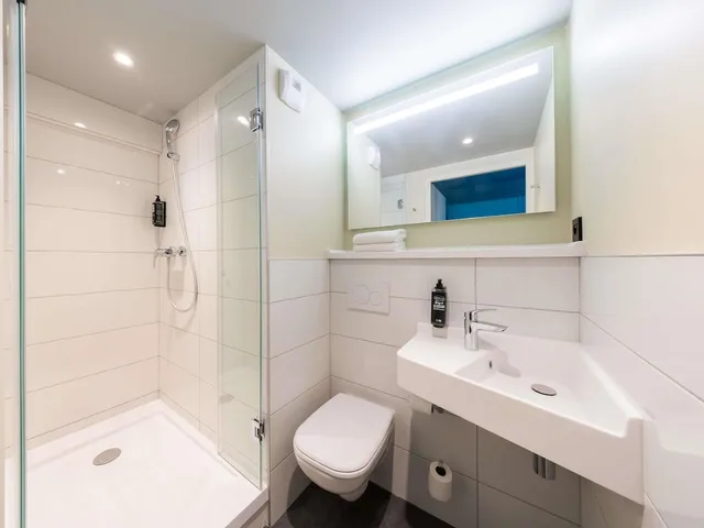 غرفة بسرير مزدوج وسرير بطابقين، Ibis Budget Beziers Est Mediterranee 2/2