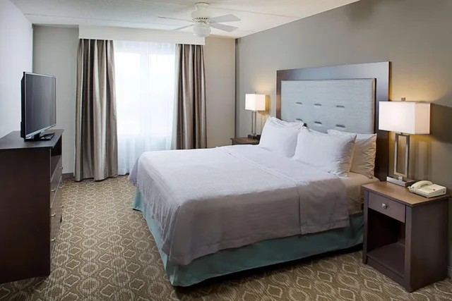 جناح بسرير كينج بغرفة نوم واحدة مع أريكة، Homewood Suites by Hilton Cleveland Solon 2/7