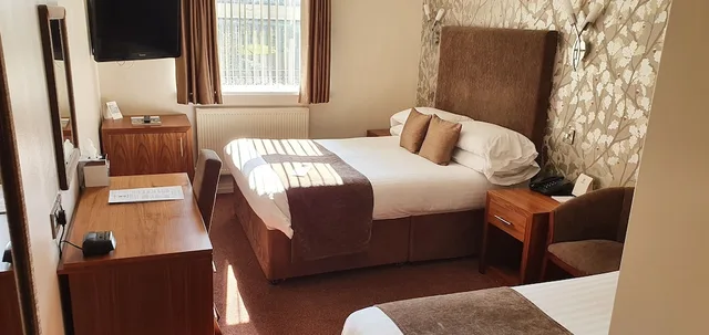 غرفة عائلية ثلاثية بسرير مزدوج، CBH Oaklands Hall Hotel 6/7