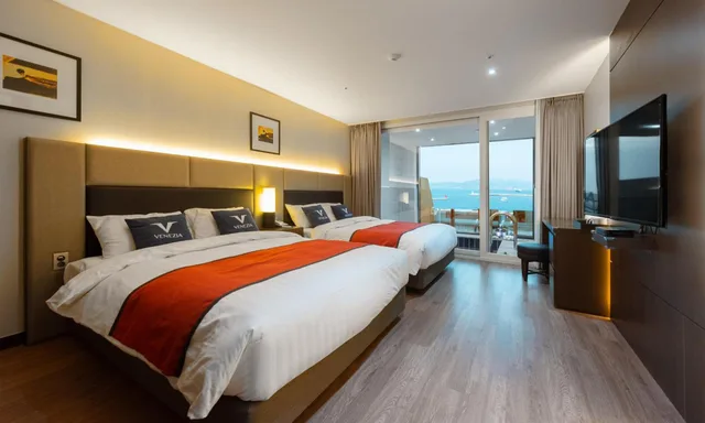 Pool, Deluxe, Suite، Yeosu Venezia Hotel & Suites 2/7