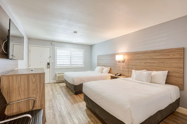 غرفة قياسية بسريرين كوين لذوي الإعاقة، Vagabond Inn San Luis Obispo 1/6