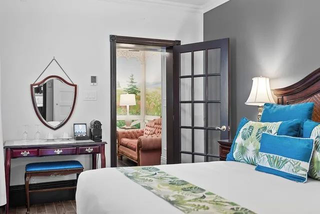 جناح بسرير كوين، Hotel Le Clos Saint-Louis 1/10