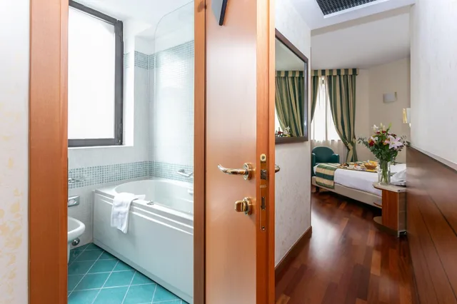 Connecting, Family, Multiple Beds، Hotel Mirage Sure Hotel Collection By Best Western 7/8