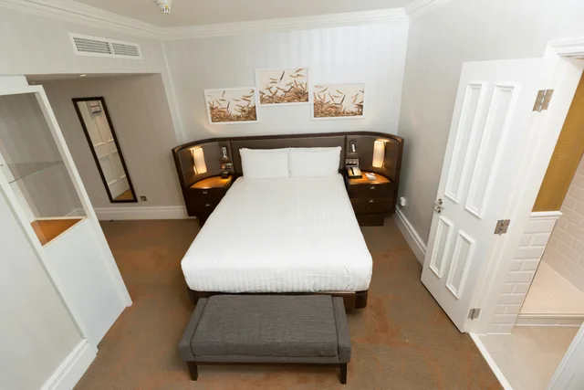 غرفة بسرير كوين، HILTON LONDON HYDE PARK 4/6