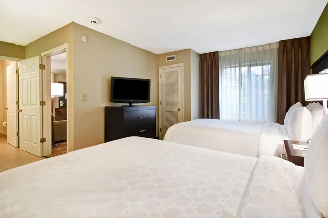 جناح بسريرين مزدوجين بغرفتي نوم، Staybridge Suites Grand Rapids-Kentwood 1/2