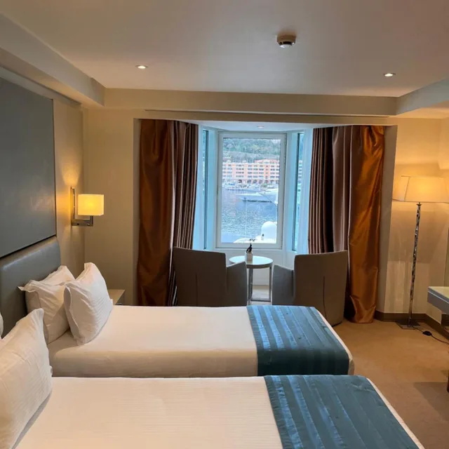 جناح جونيور بإطلالة على المرفأ، Port Palace Hotel 1/10