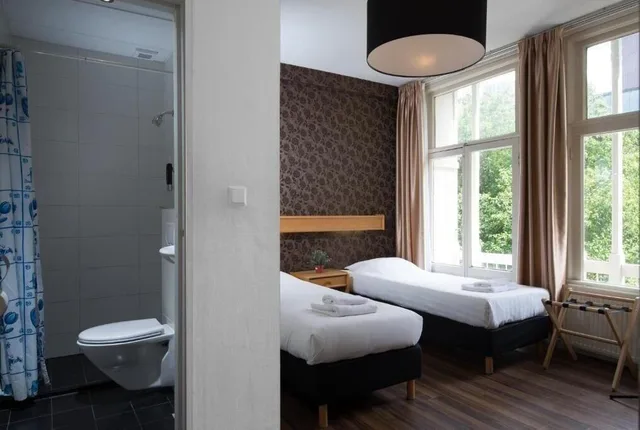 غرفة كومفورت ثلاثية، Amsterdam Inn Hotel 4/4