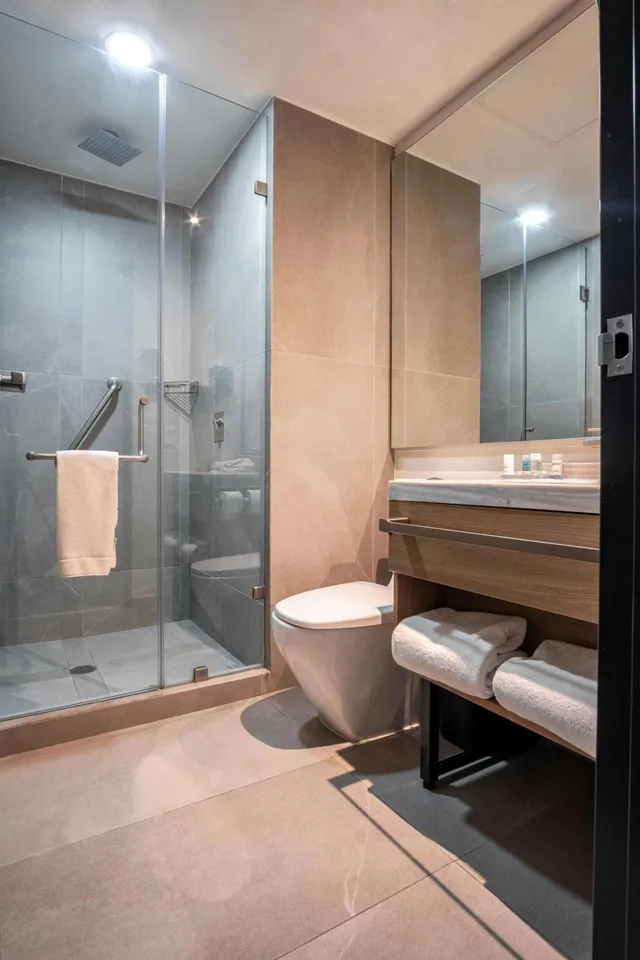 غرفة قياسية بسريرين كوين، SJ Grand Hotel Monterrey 3/3