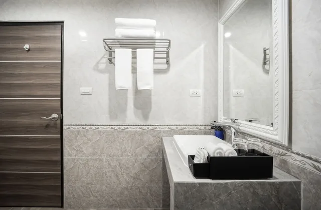 Superior, King Bed, City View, Eastin Hotel Vientiane 5/6