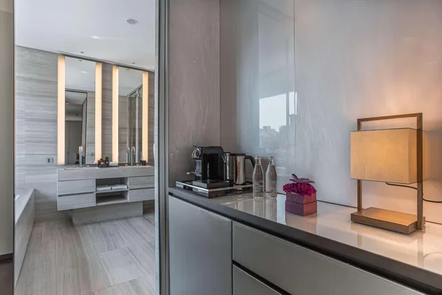 غرفة سوبيريور بسرير كينج، Armani Hotel Milano 4/4