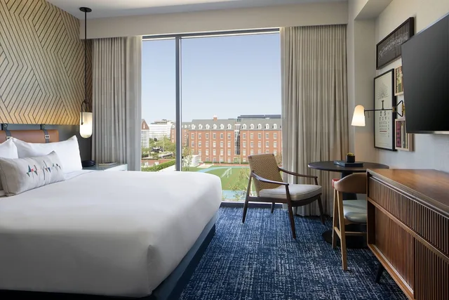 Urban, King Bed، The Ellison, Oklahoma City, a Tribute Portfolio Hotel 1/1