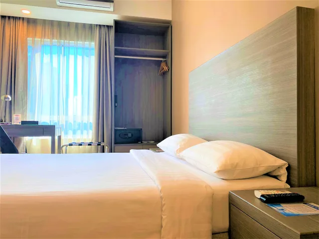 غرفة تنفيذية، One Pacific Place Serviced Residences 2/2