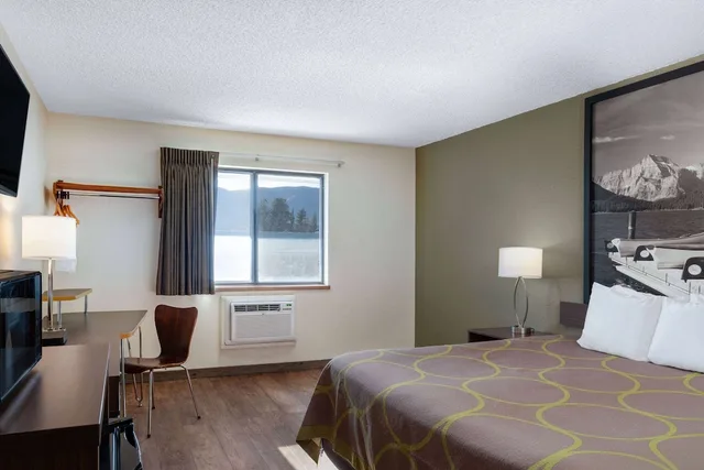 غرفة قياسية بسرير كينج، Super 8 by Wyndham Livingston Yellowstone 2/6