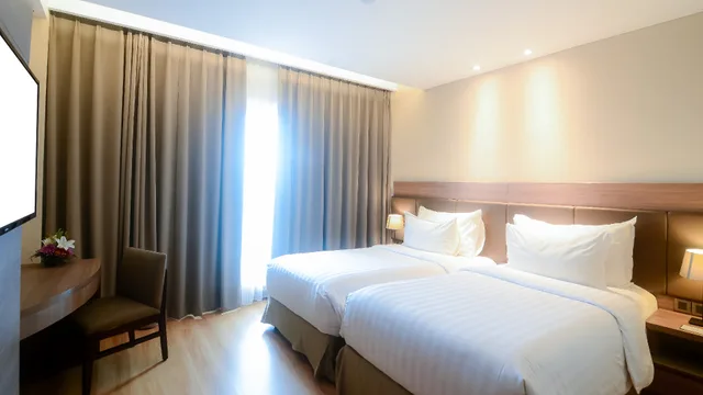 غرفة ديلوكس بسريرين منفصلين للمدخنين، The Excelton Hotel Palembang 3/4