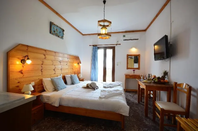 Standard, Spiros Soula Hotel 1/2