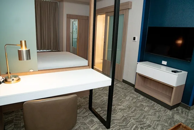 غرفة بسرير كينج، SpringHill Suites by Marriott Woodbridge 2/3