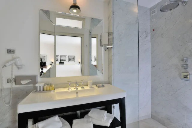Deluxe, King Bed, City View, Excelsior Hotel, Spa & Lido 4/4