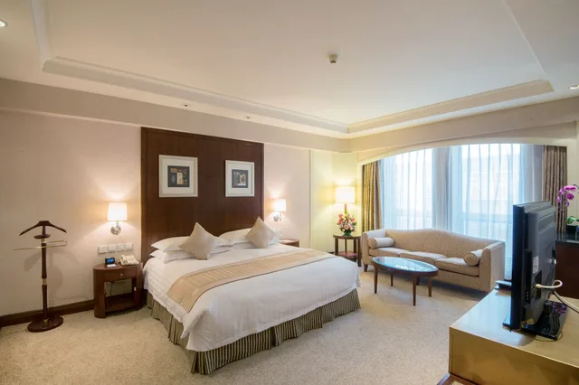 Business, Premier, Suite, King Bed, Wyndham Beijing North 2/5